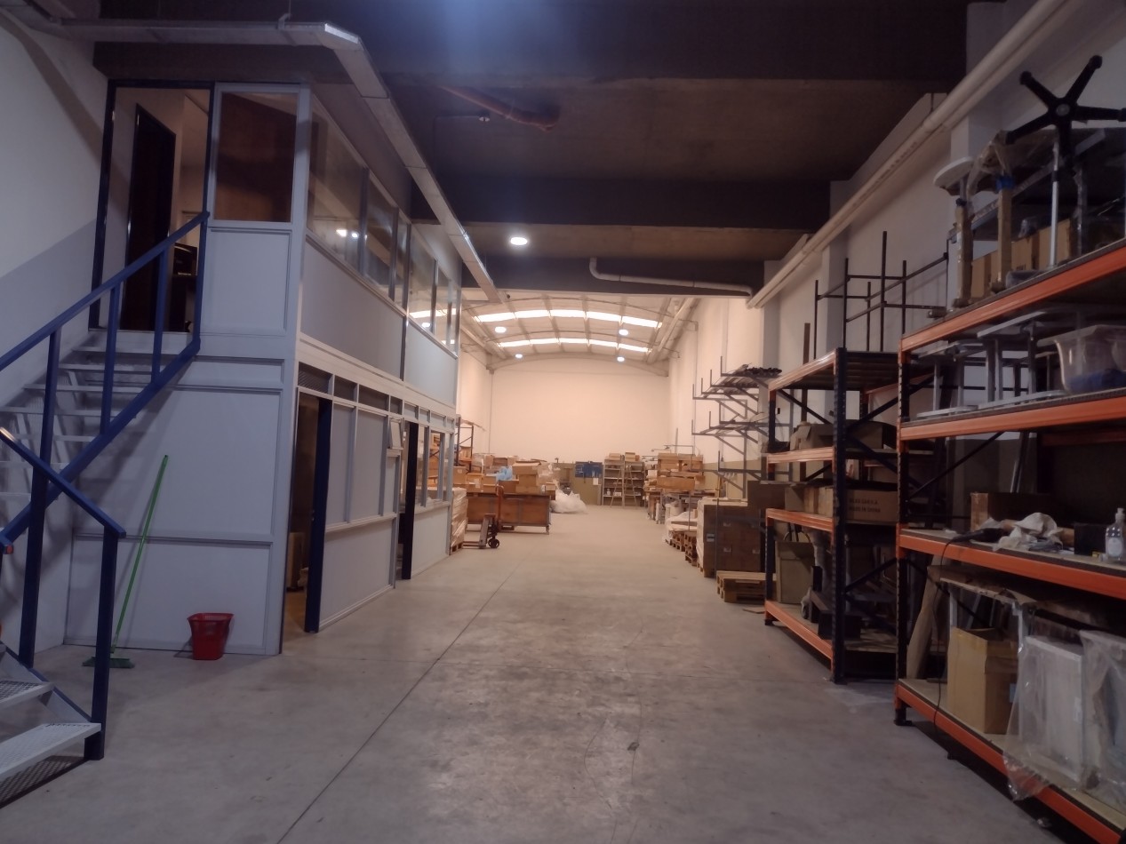 Deposito y departamento 4 ambientes venta en block