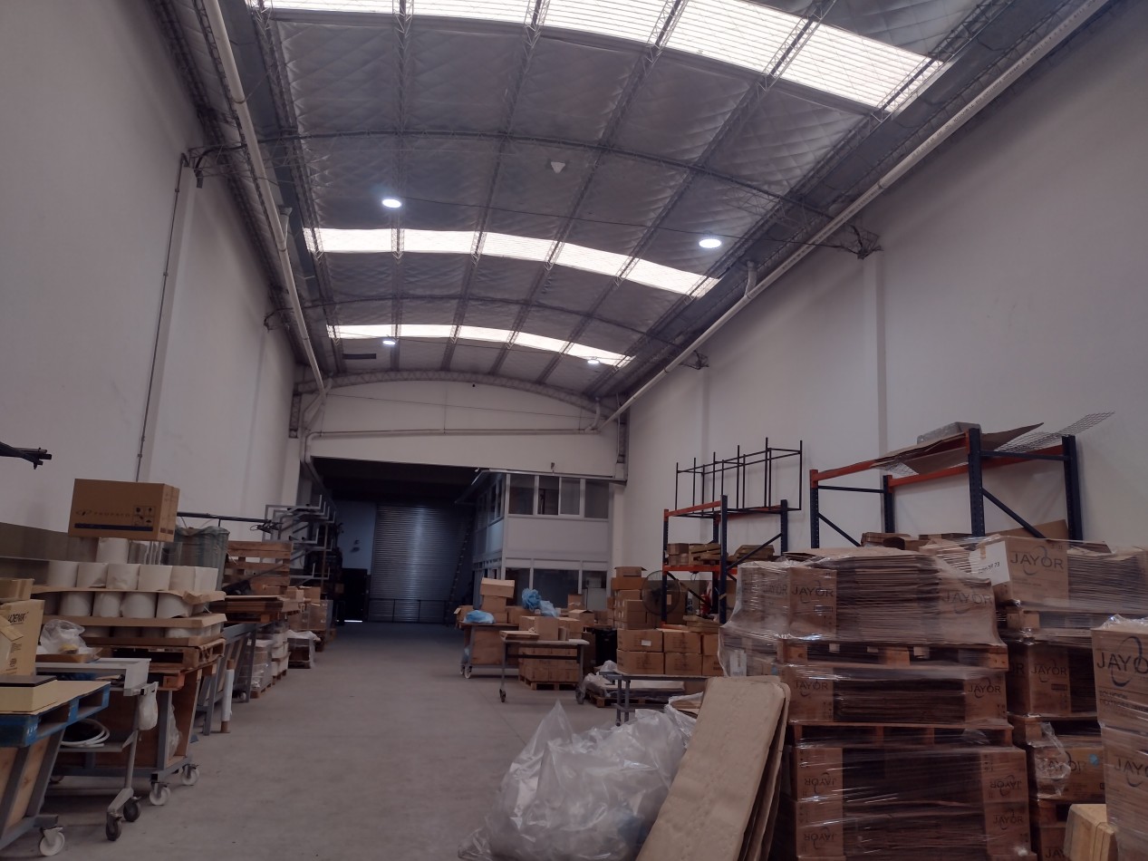 Deposito y departamento 4 ambientes venta en block