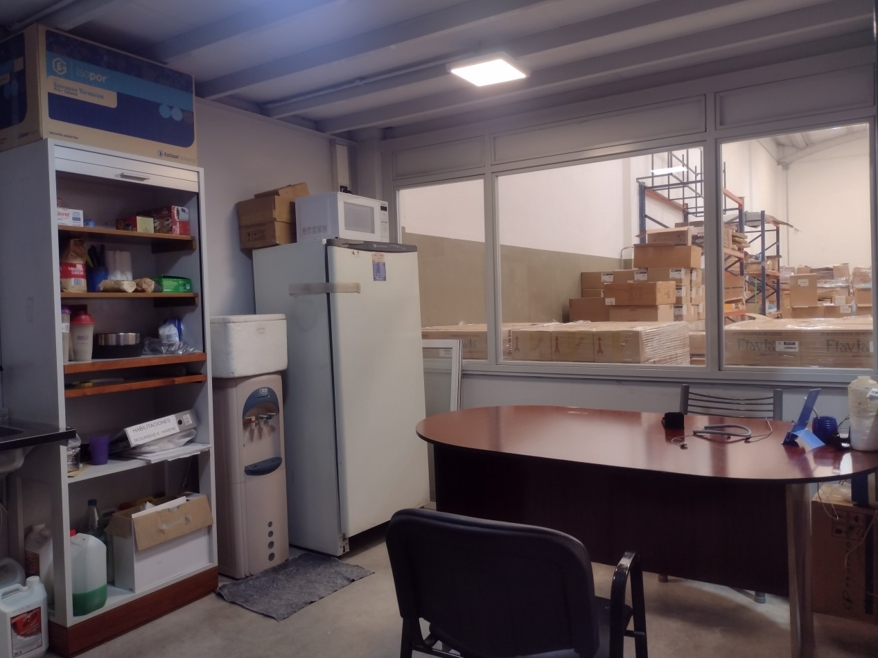 Deposito y departamento 4 ambientes venta en block