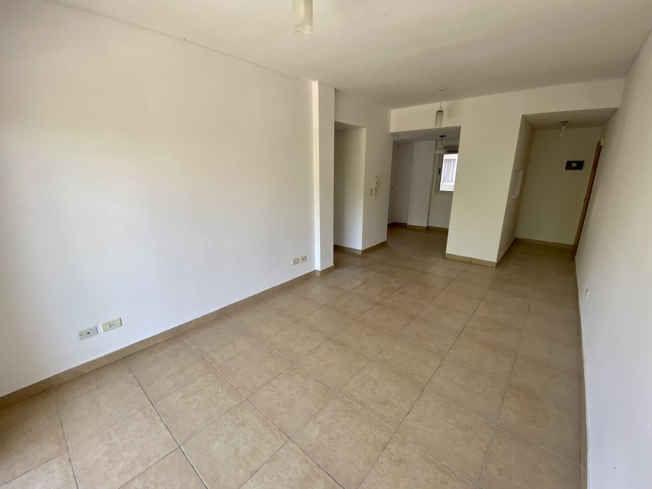 Depto. 2 amb. CON COCHERA - Villa Ballester Centro. 