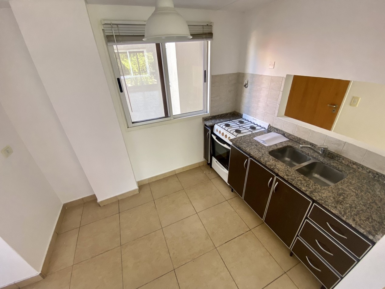 Depto. 2 amb. CON COCHERA - Villa Ballester Centro. 