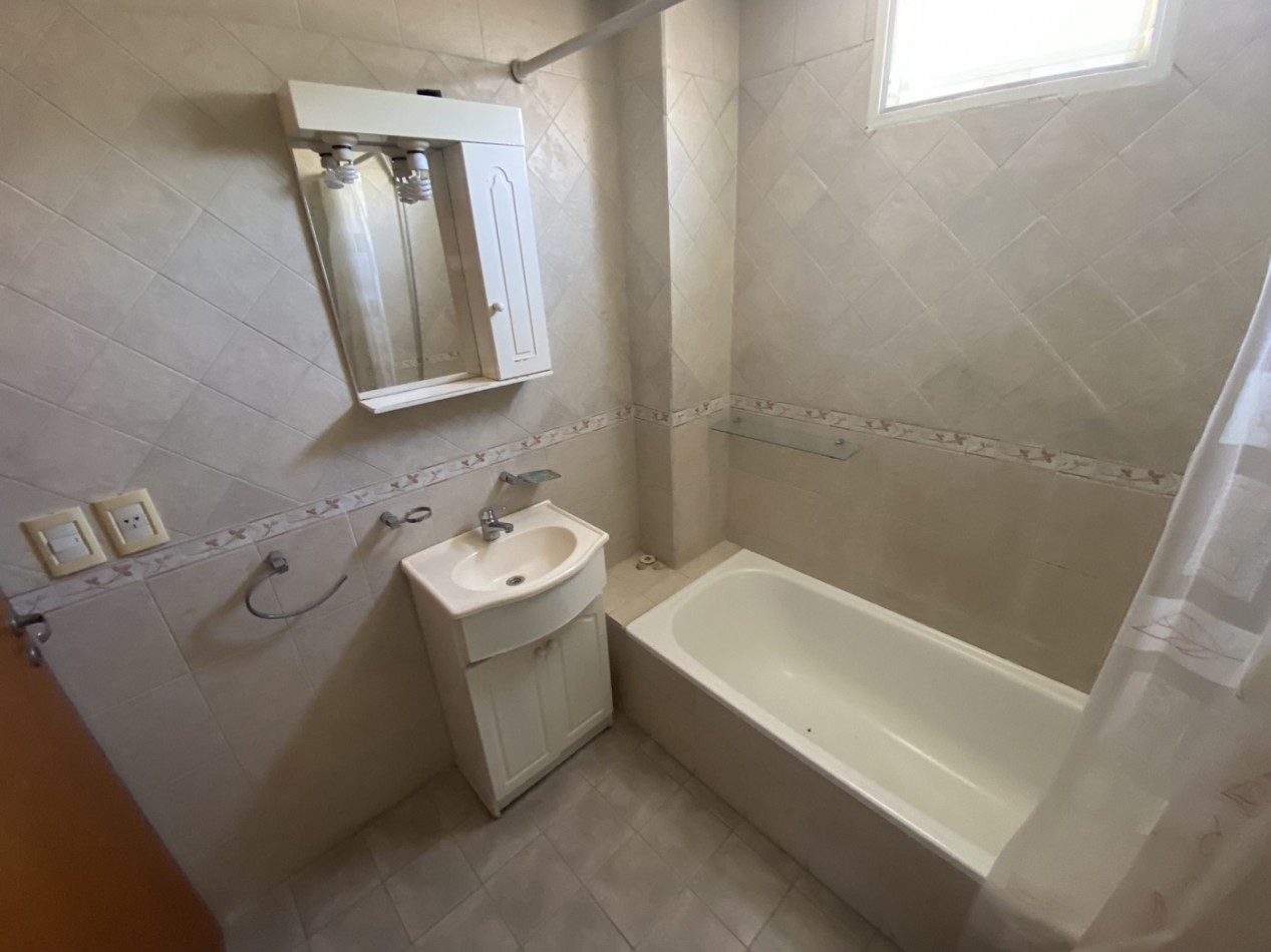 Depto. 2 amb. CON COCHERA - Villa Ballester Centro. 