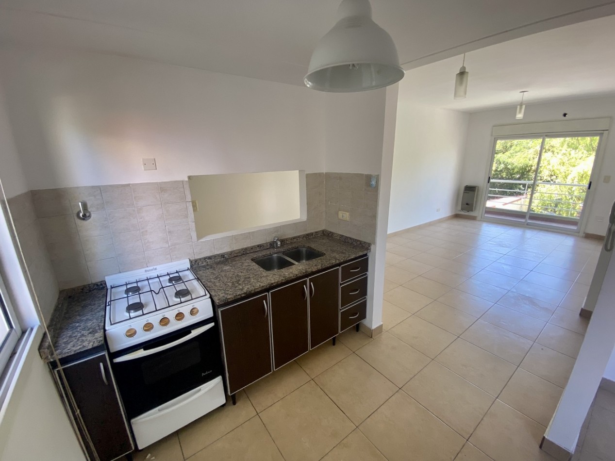 Depto. 2 amb. CON COCHERA - Villa Ballester Centro. 