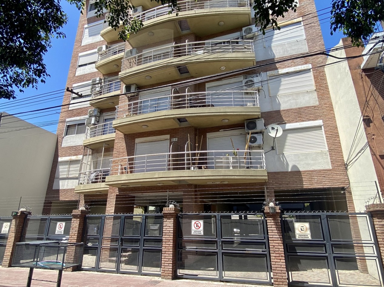 Depto. 2 amb. CON COCHERA - Villa Ballester Centro. 