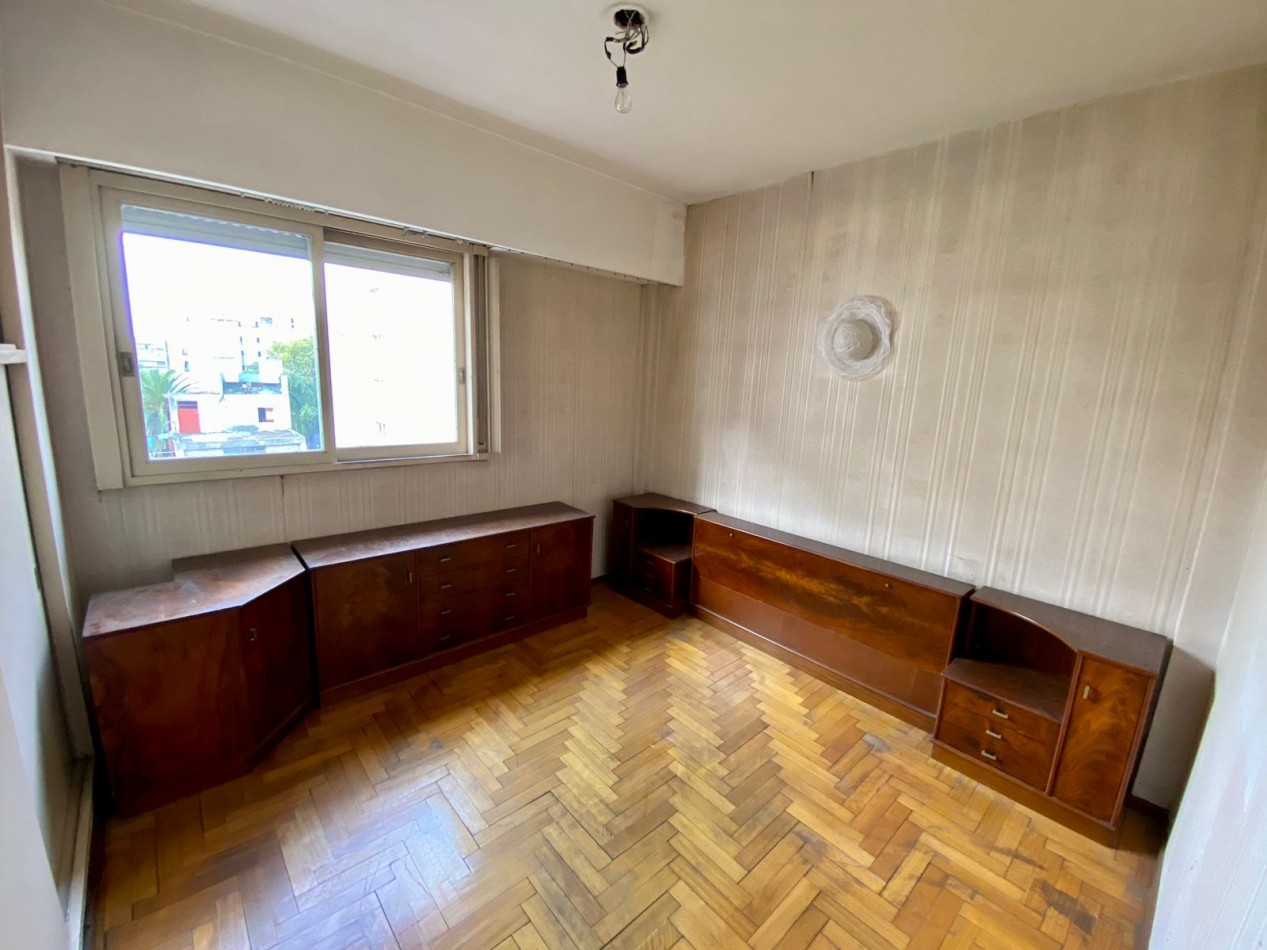 Excelente departamento de 3 ambientes con COCHERA cubierta - Centro San Martin