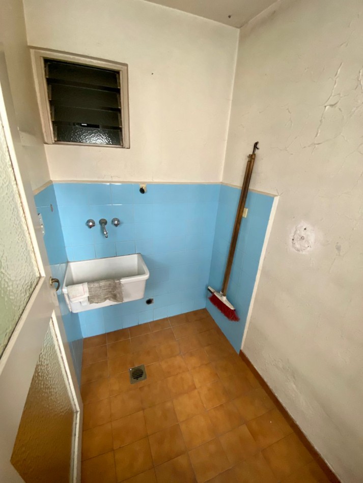 Excelente departamento de 3 ambientes con COCHERA cubierta - Centro San Martin