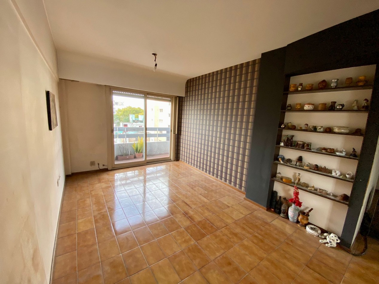 Excelente departamento de 3 ambientes con COCHERA cubierta - Centro San Martin