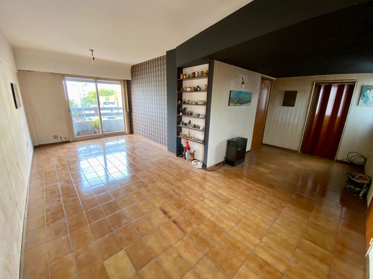 Excelente departamento de 3 ambientes con COCHERA cubierta - Centro San Martin