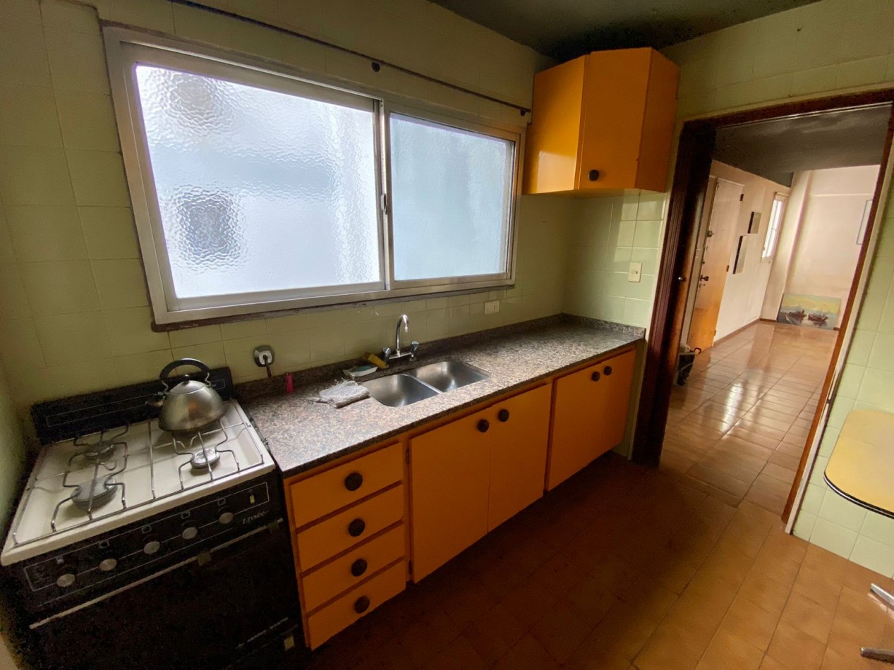 Excelente departamento de 3 ambientes con COCHERA cubierta - Centro San Martin