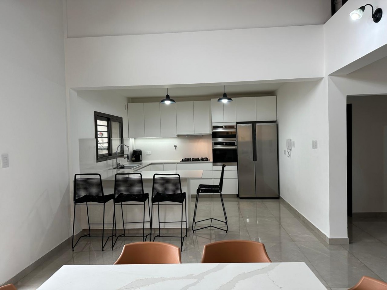 Casa 4 amb. mas galpon PB- Centro San Martin