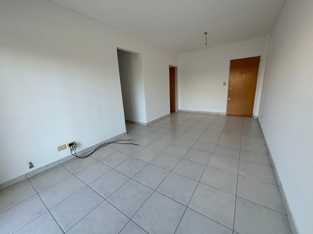 Hermoso depto.  3 ambientes con cochera cubierta - San Martin Centro