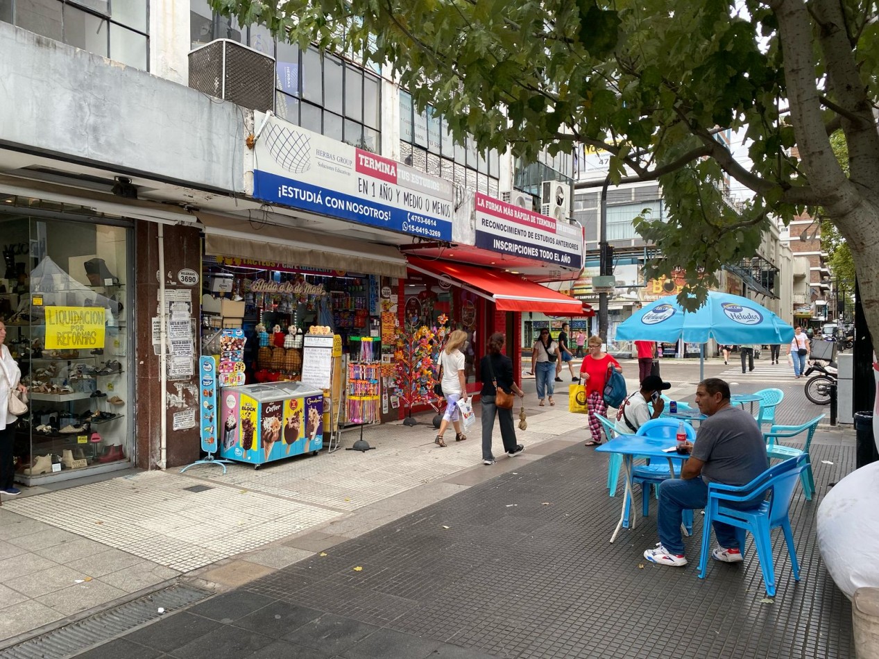 Excelente local comercial a la venta en la peatonal Belgrano - San Martin