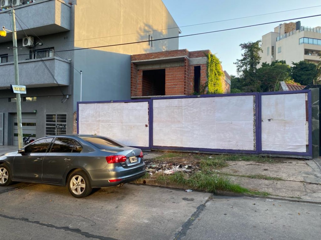 Lote de 385m2 + construccion  - Villa Bosch