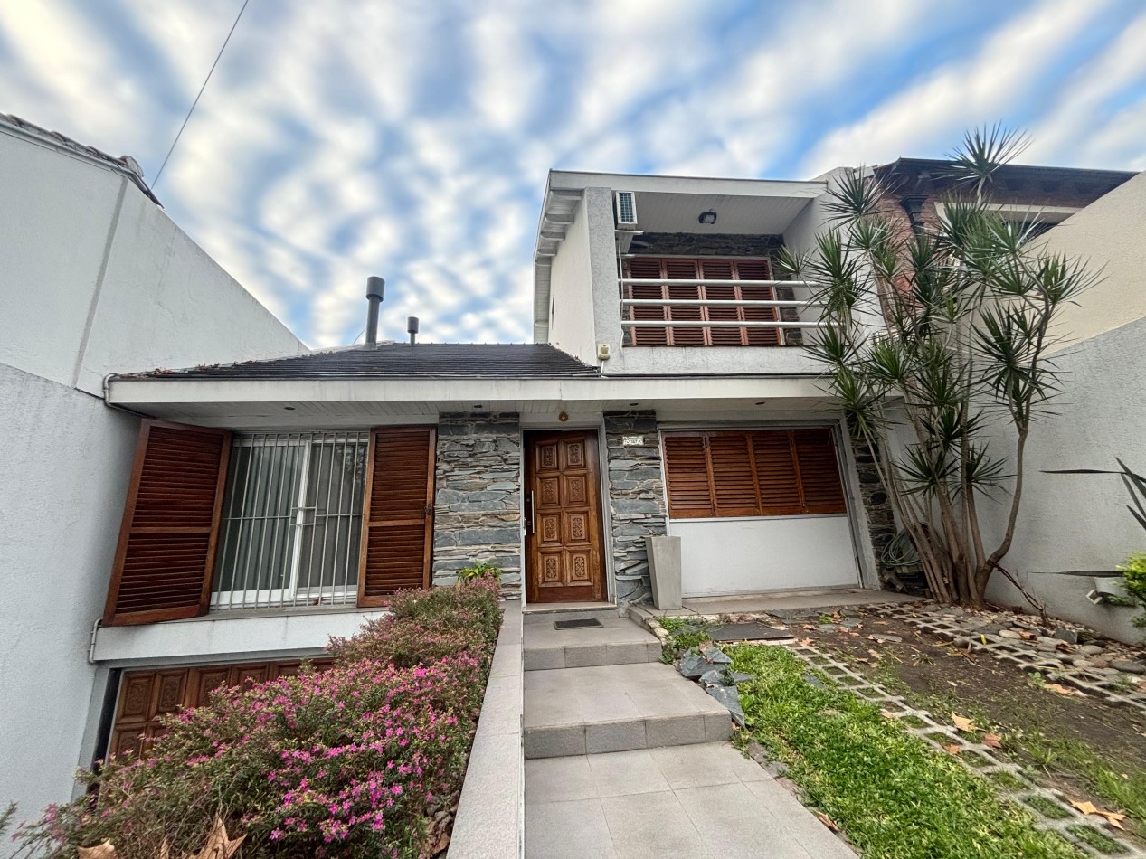 Hermosa casa de 4 ambientes - San Martin centro