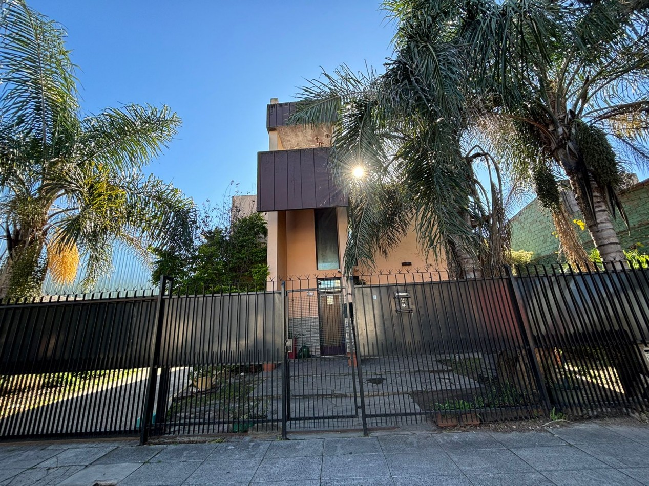 Importante casa en venta - Loma Hermosa