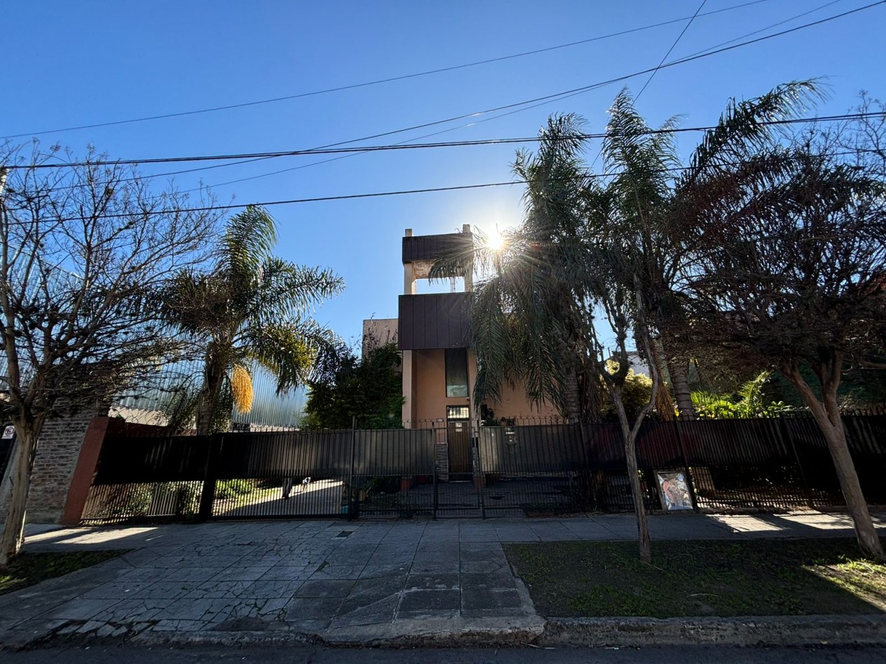 Importante casa en venta - Loma Hermosa