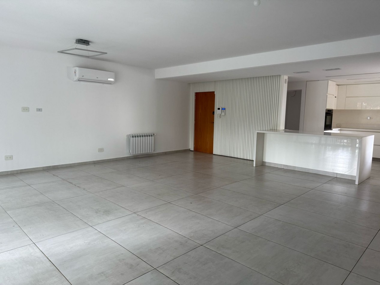 Hermoso depto. 4 ambientes - V. Ballester