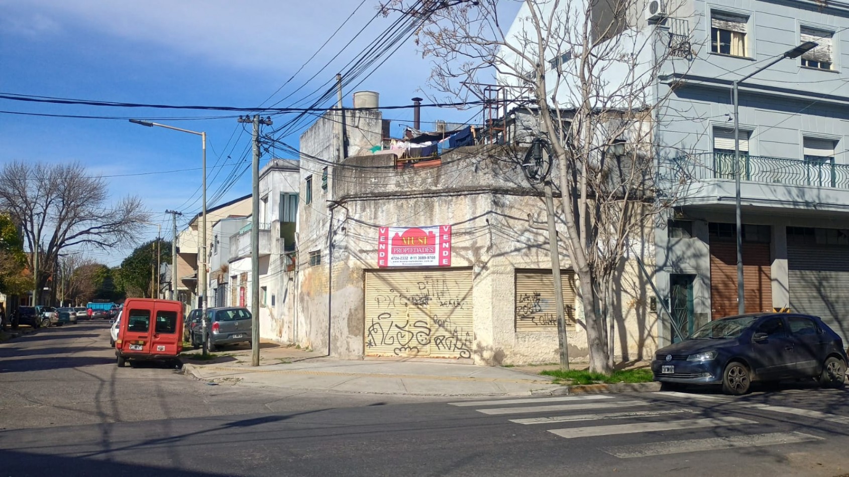 Importante esquina en venta - Villa Lynch