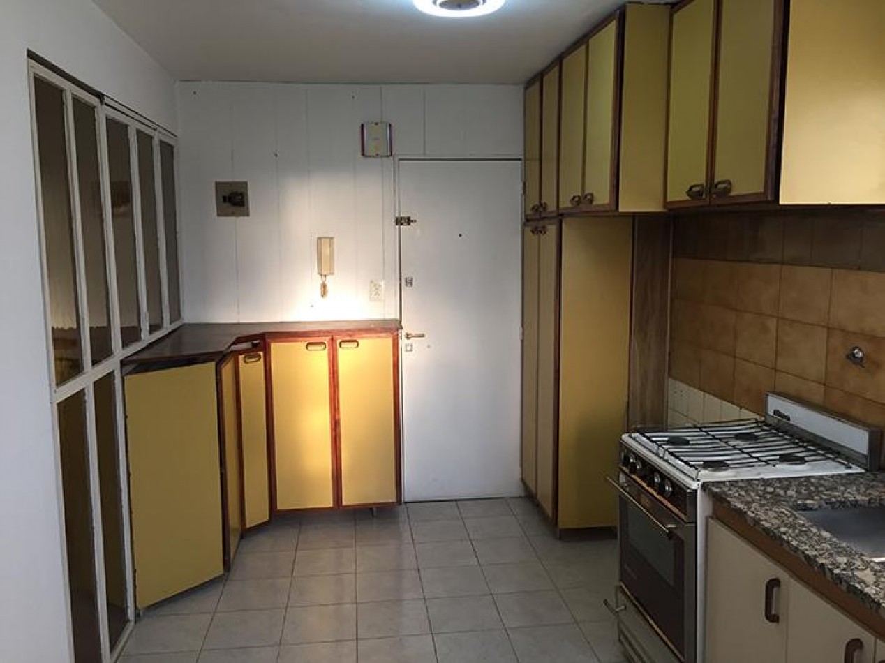 Departamento de 4 ambientes con cochera en alquiler - San Martin centro