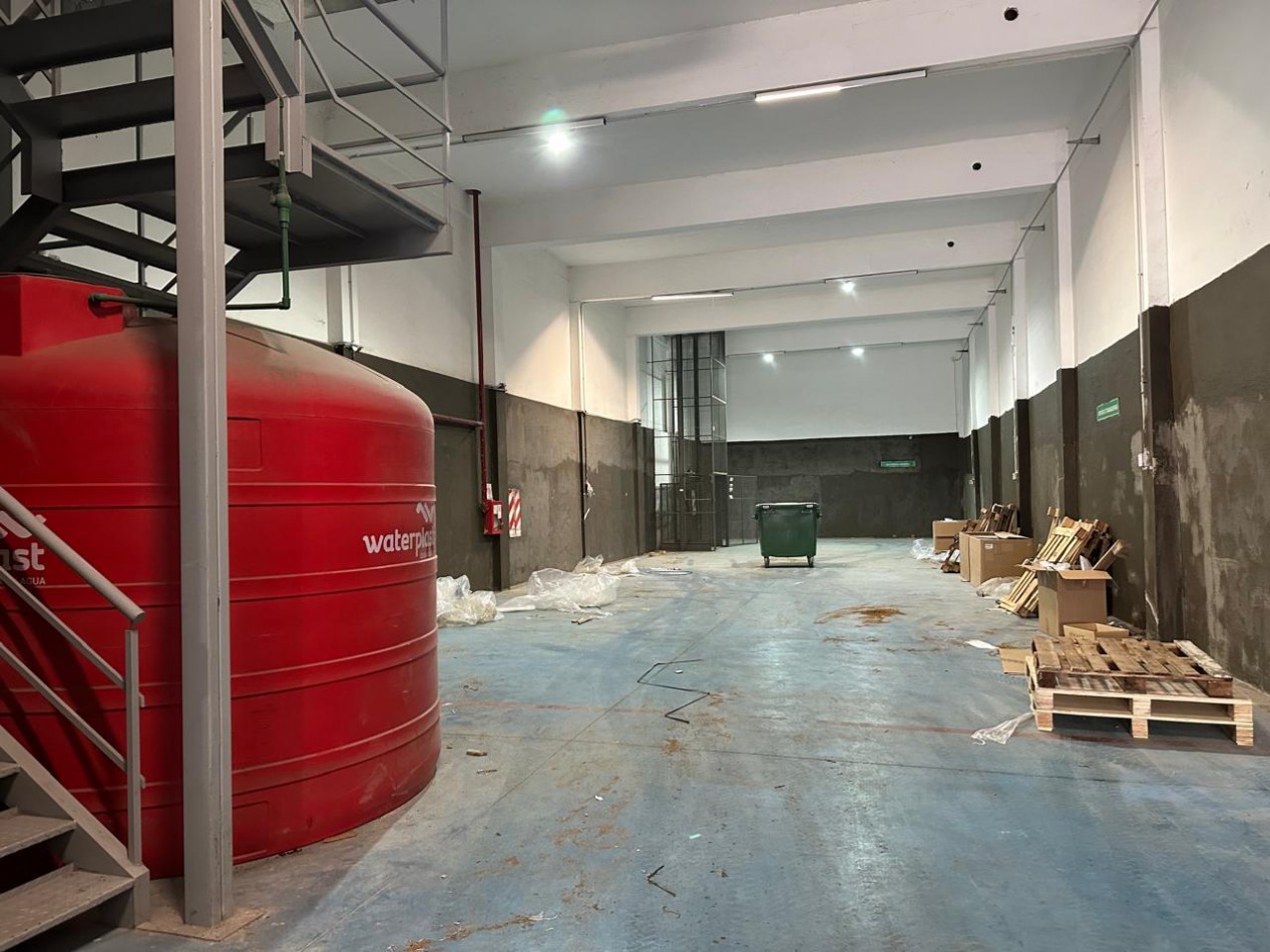 Galpon de dos plantas - Barracas