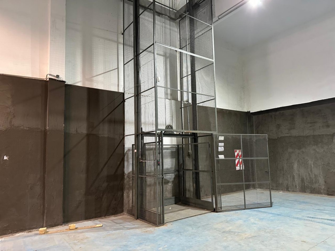 Galpon de dos plantas - Barracas