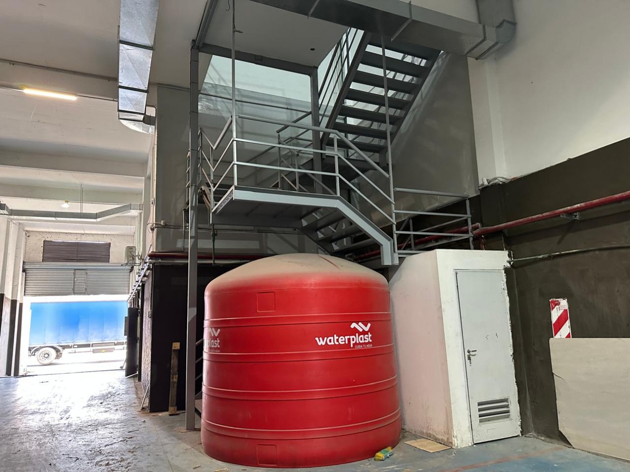 Galpon de dos plantas - Barracas