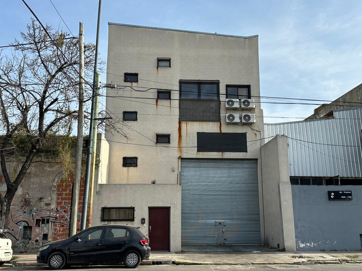 Galpon de dos plantas - Barracas