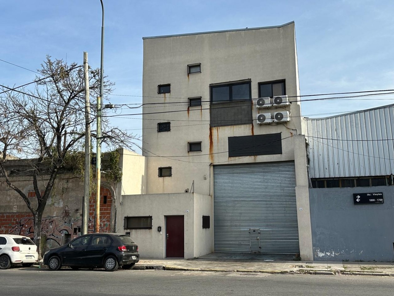 Galpon de dos plantas - Barracas