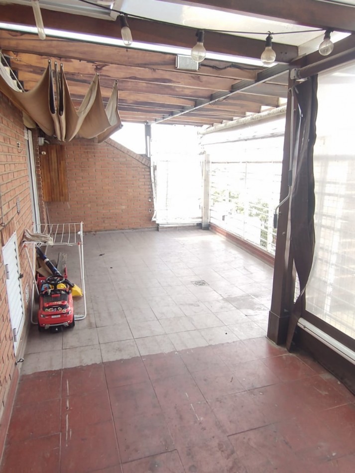 Excelente departamento de 4 ambientes tipo duplex con cochera y baulera en venta - San Martin centro