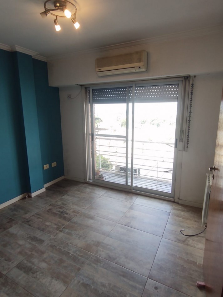 Excelente departamento de 4 ambientes tipo duplex con cochera y baulera en venta - San Martin centro
