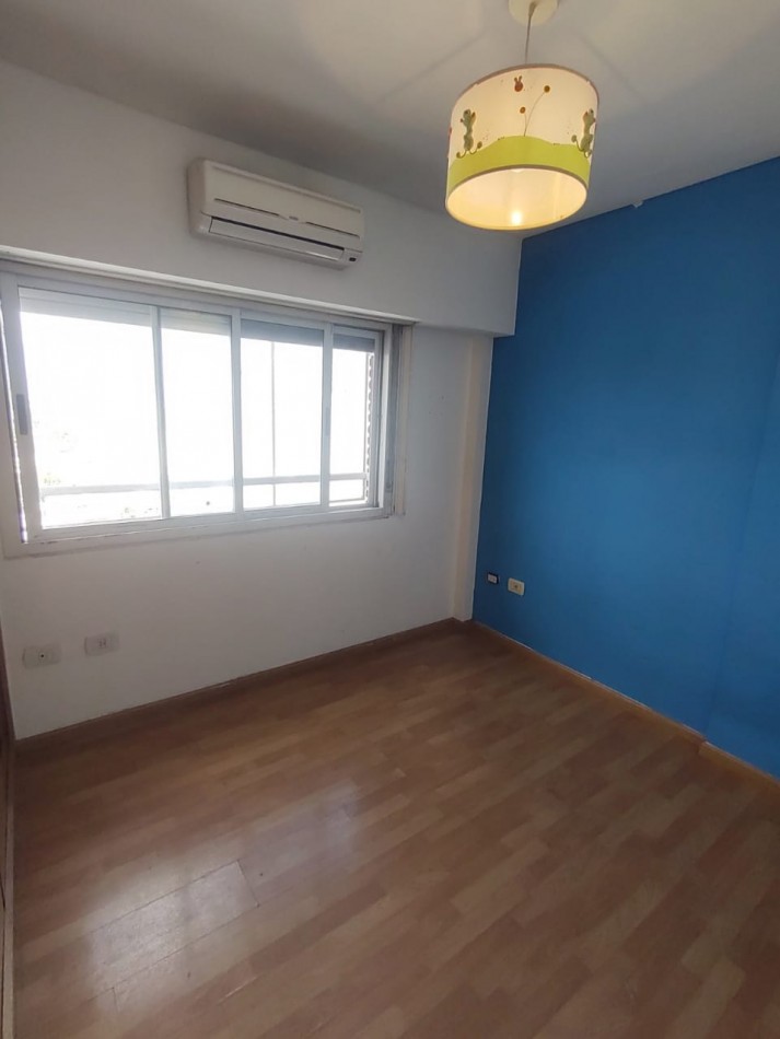 Excelente departamento de 4 ambientes tipo duplex con cochera y baulera en venta - San Martin centro