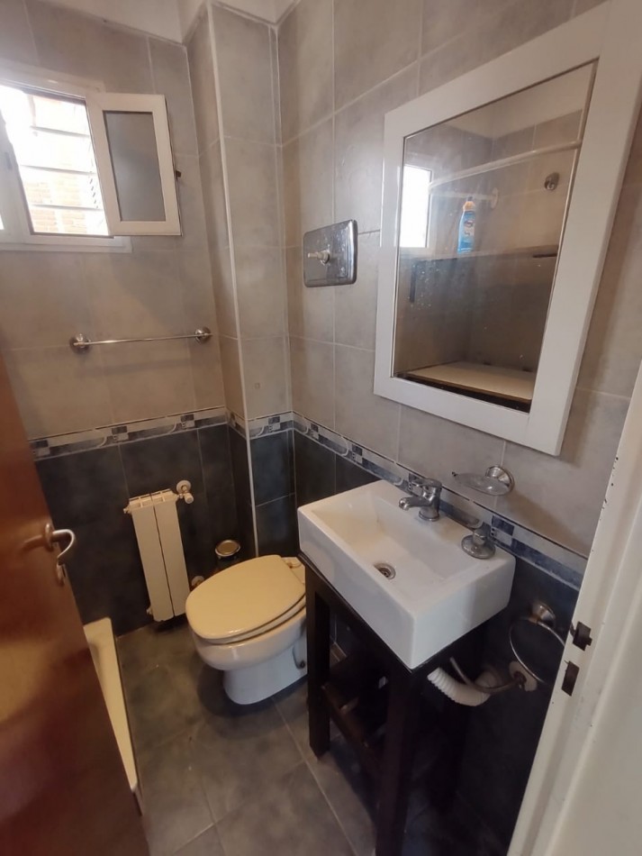 Excelente departamento de 4 ambientes tipo duplex con cochera y baulera en venta - San Martin centro