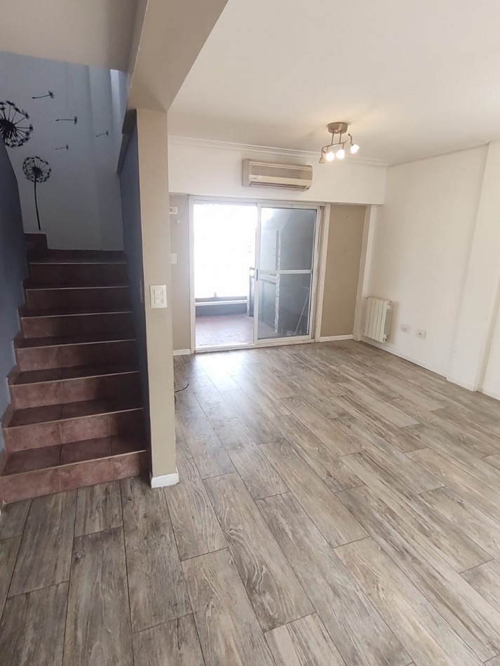 Excelente departamento de 4 ambientes tipo duplex con cochera y baulera en venta - San Martin centro
