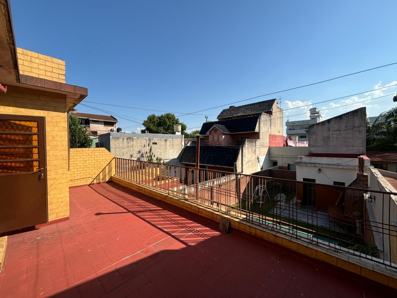 Amplio PH de 5 ambientes en venta - Villa Maipu