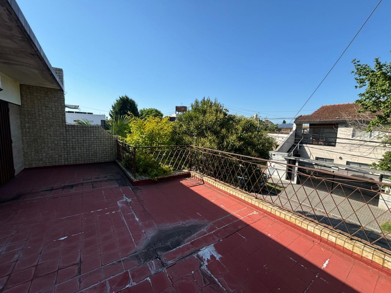 Amplio PH de 5 ambientes en venta - Villa Maipu