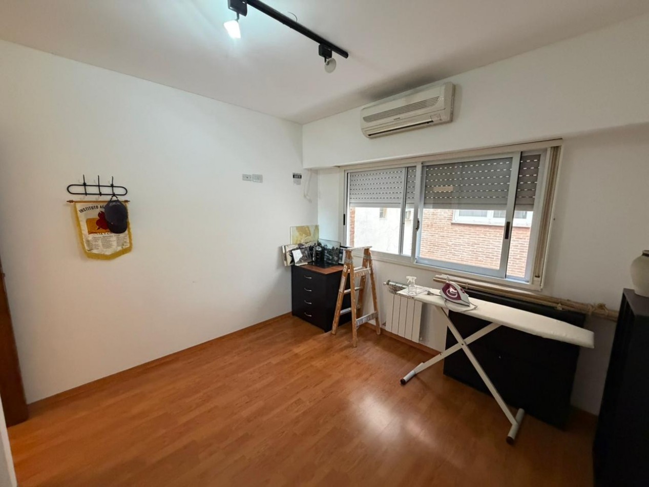 Departamento de 4 ambientes de categoria CON COCHERA en venta - San Martin centro