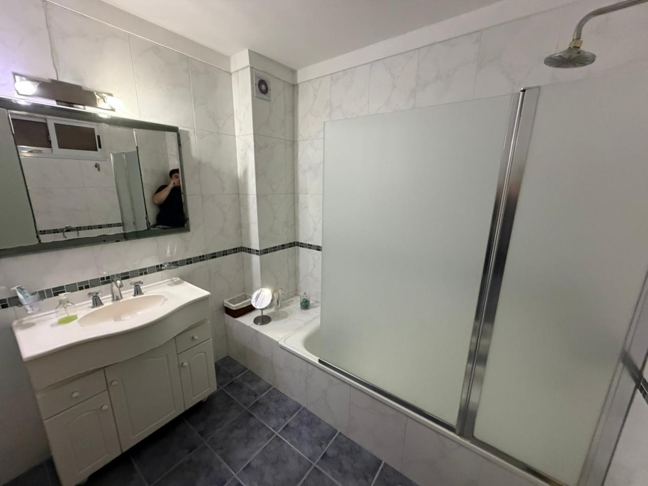 Departamento de 4 ambientes de categoria CON COCHERA en venta - San Martin centro