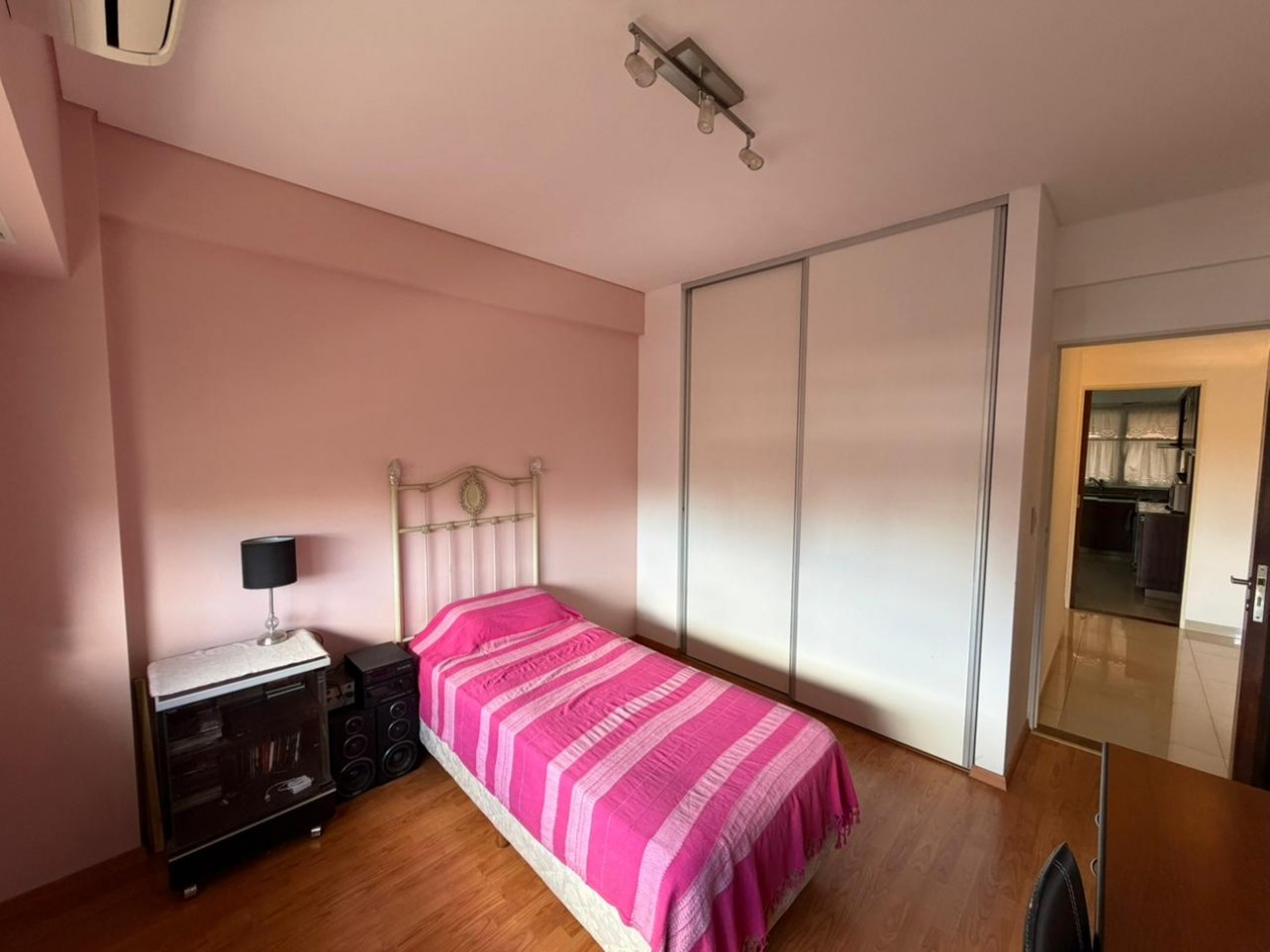 Departamento de 4 ambientes de categoria CON COCHERA en venta - San Martin centro