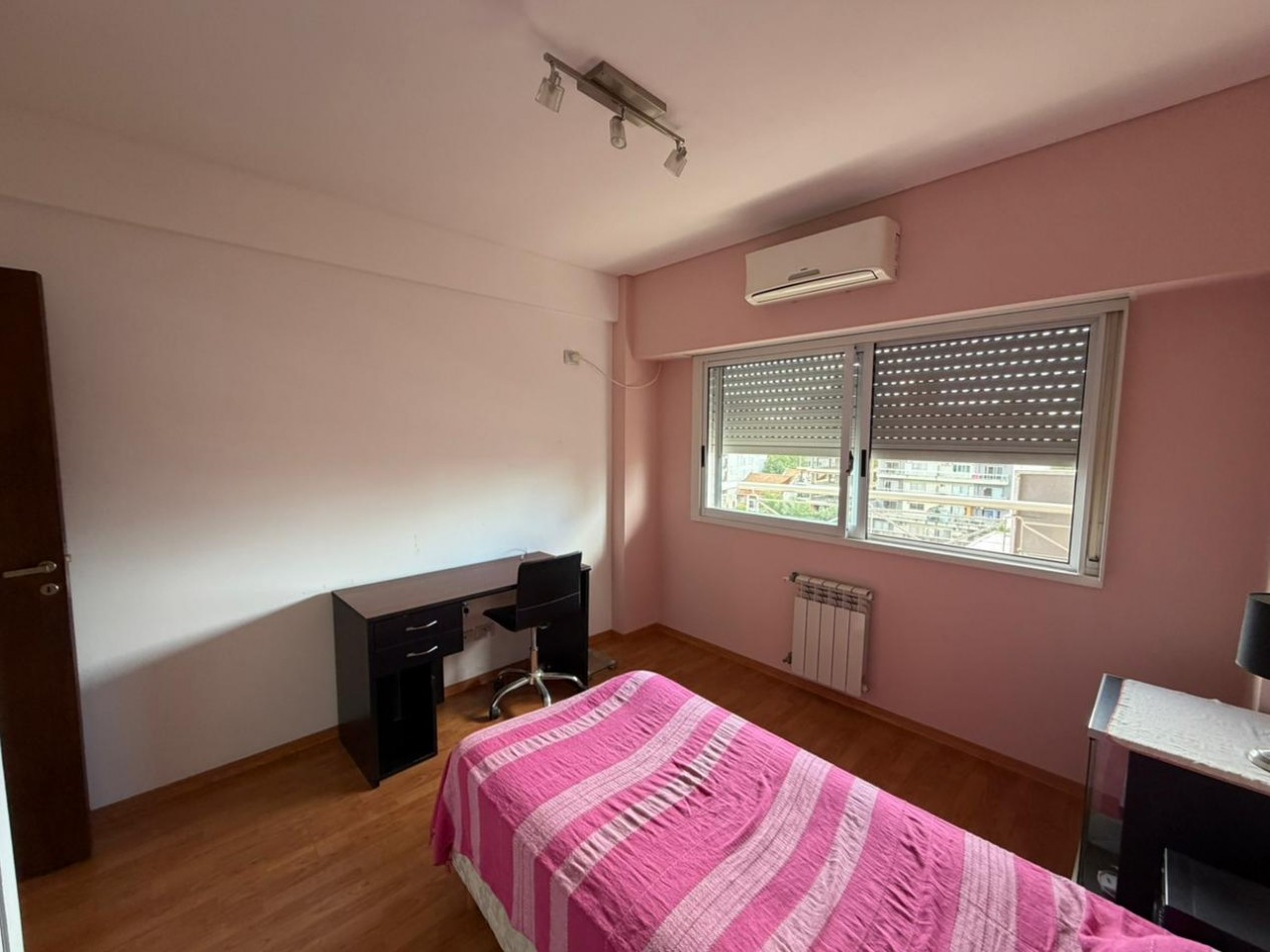 Departamento de 4 ambientes de categoria CON COCHERA en venta - San Martin centro