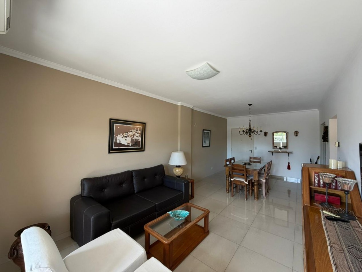 Departamento de 4 ambientes de categoria CON COCHERA en venta - San Martin centro