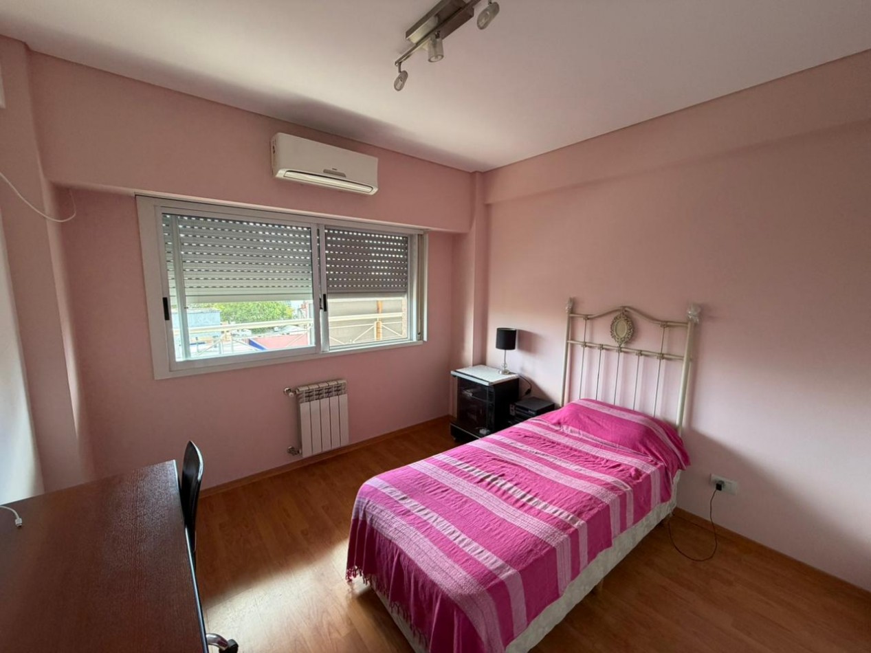 Departamento de 4 ambientes de categoria CON COCHERA en venta - San Martin centro