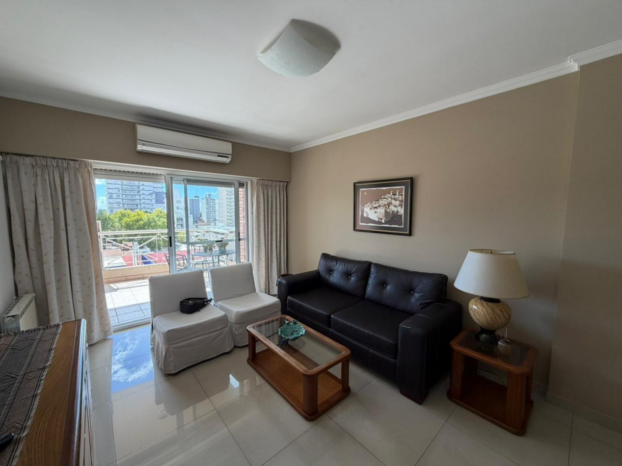 Departamento de 4 ambientes de categoria CON COCHERA en venta - San Martin centro