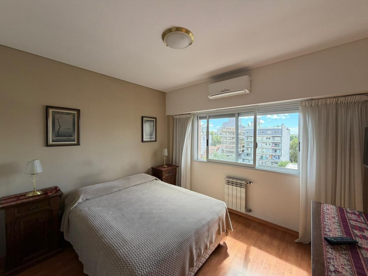 Departamento de 4 ambientes de categoria CON COCHERA en venta - San Martin centro