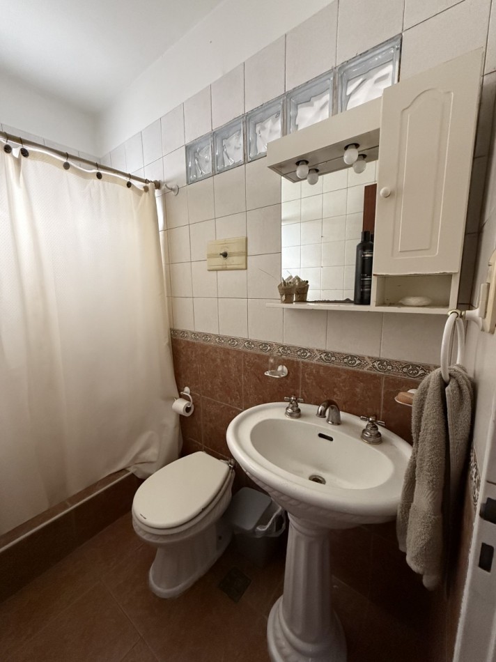 CASA DE 5 AMBIENTES - VILLA BALLESTER