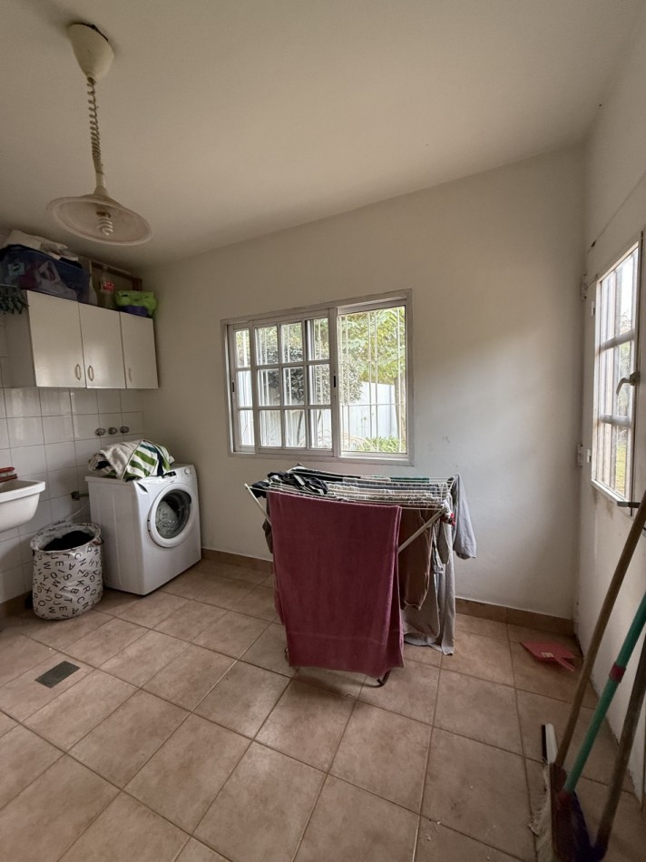 CASA DE 5 AMBIENTES - VILLA BALLESTER