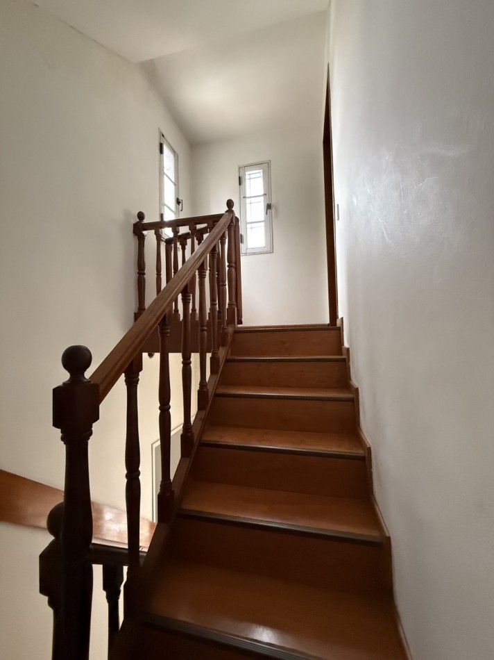 CASA DE 5 AMBIENTES - VILLA BALLESTER