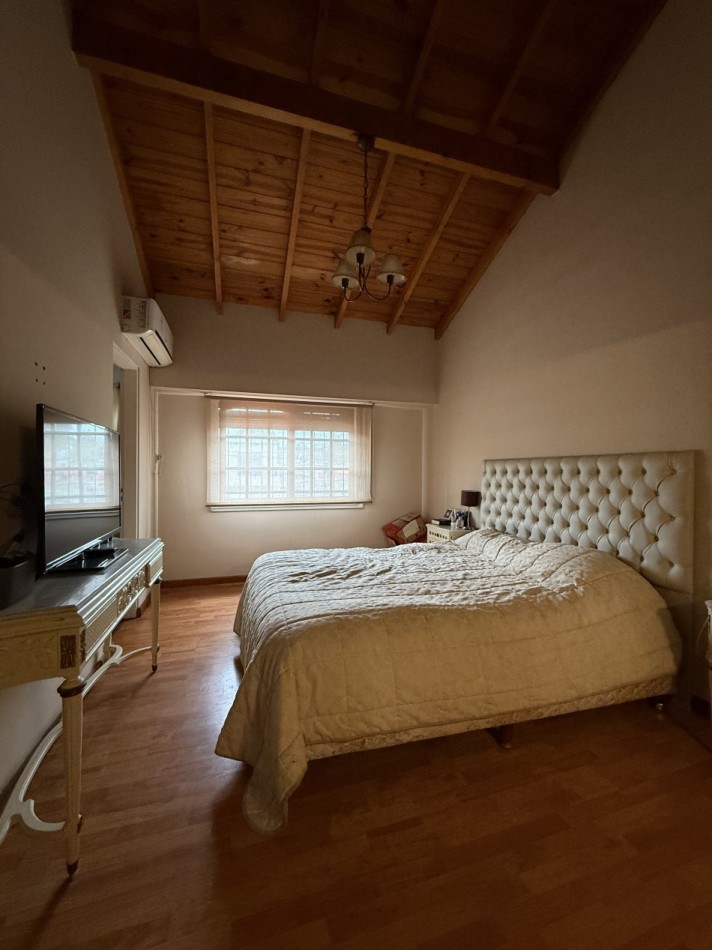 CASA DE 5 AMBIENTES - VILLA BALLESTER