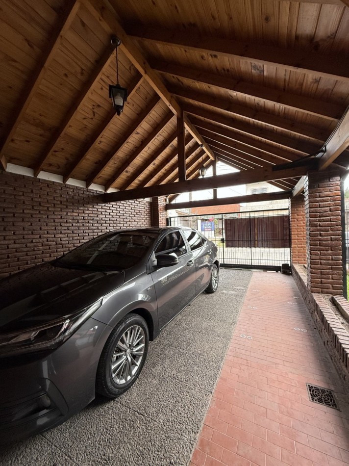 CASA DE 5 AMBIENTES - VILLA BALLESTER