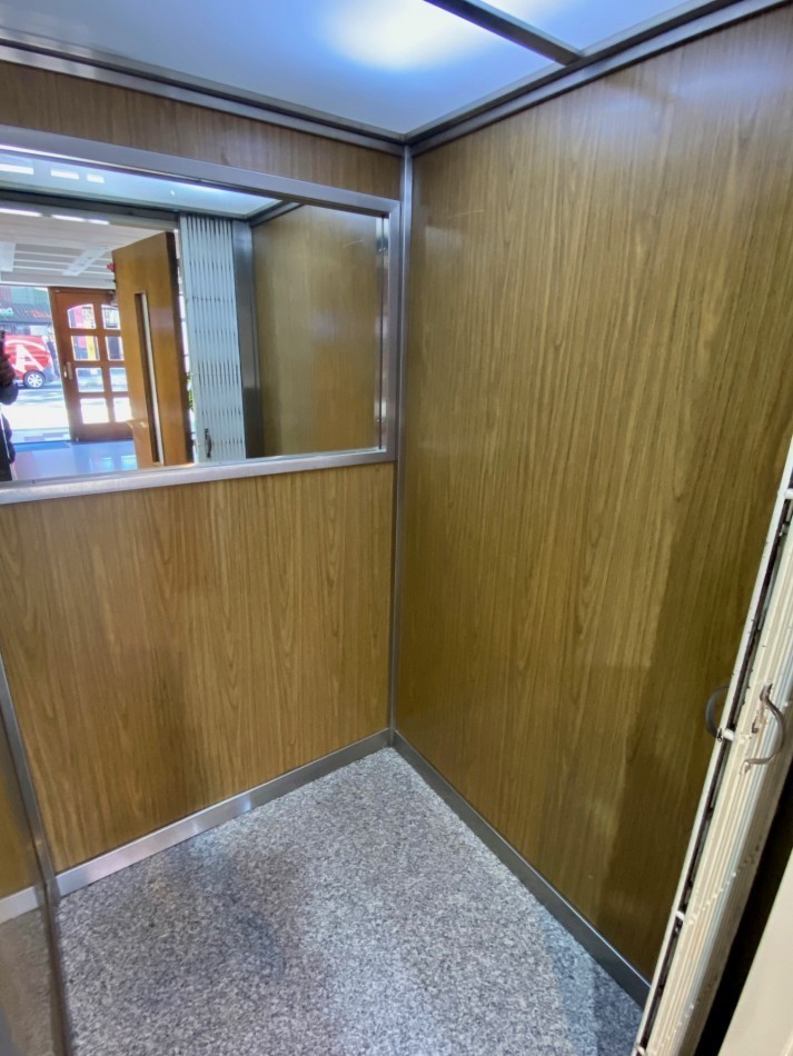 Amplio 3 Ambientes amoblado + COCHERA  - Centro San Martin. 