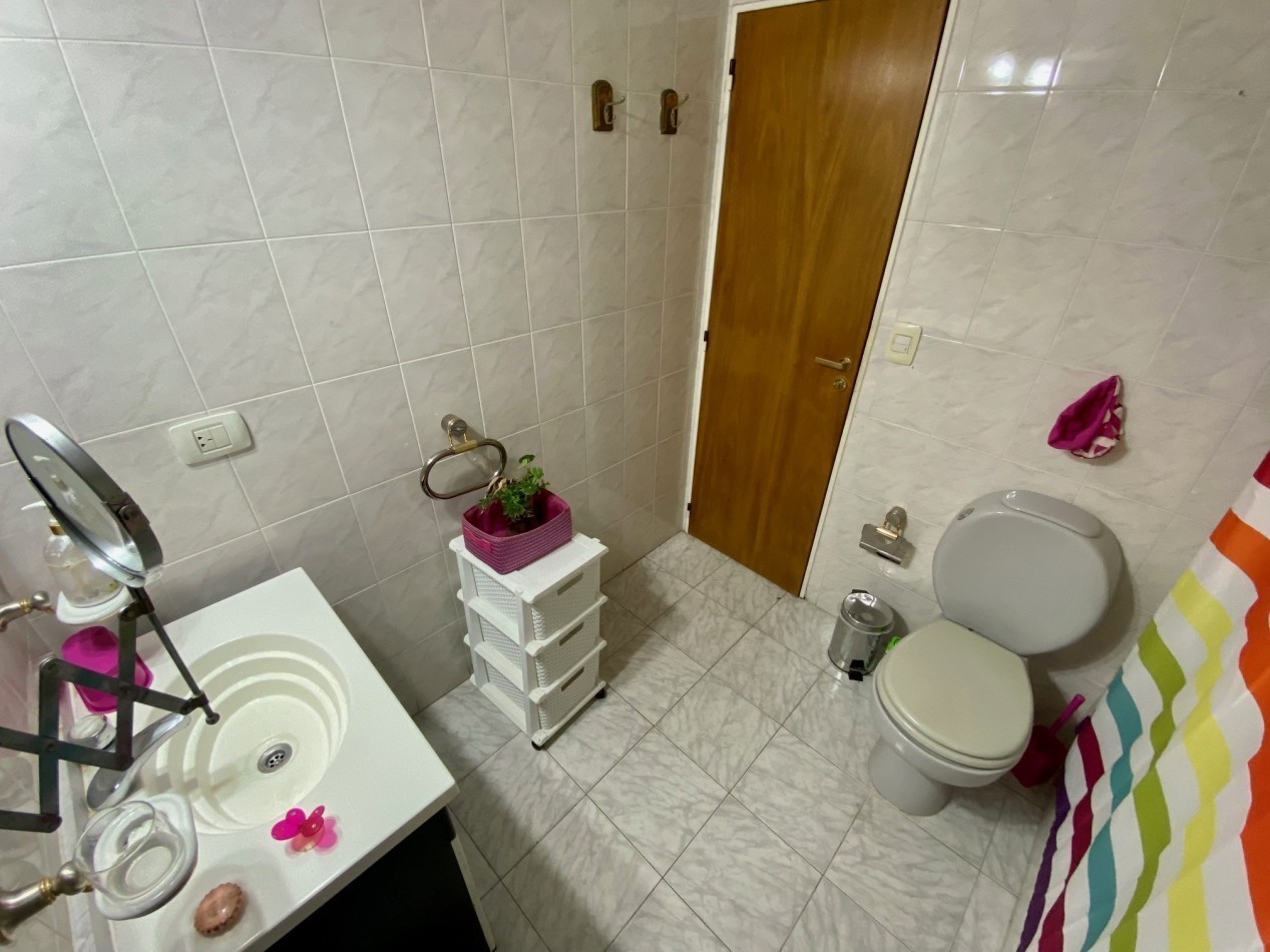 Amplio 3 Ambientes amoblado + COCHERA  - Centro San Martin. 